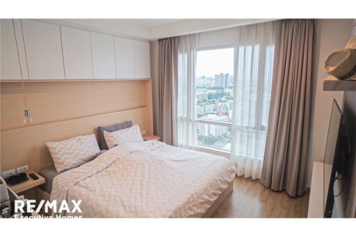 New Price!! Condo Corner Unit Nice City View