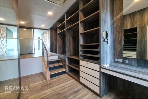 Stunningly Revamped 3-Bedroom Townhome with Maid