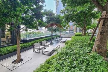 Luxury 2-bed condo with stunning city views.