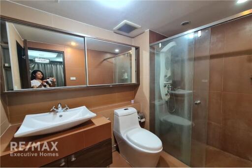 Condo 2Beds Corner Unit in Phromphong