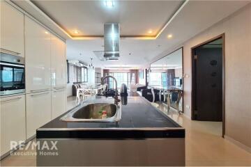 Condo 2Beds Corner Unit in Phromphong