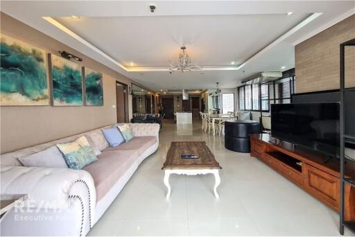 Condo 2Beds Corner Unit in Phromphong