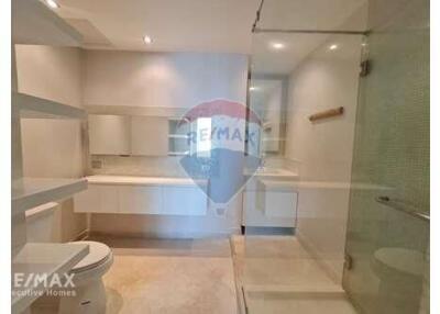 Prime Sukhumvit Condo: High Floor 2Bed Unit, 19 Mins Walk to BTS Thong Lo