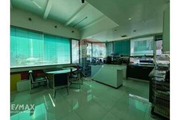 Rare Find! 4+1Bed Pet-Friendly Duplex Penthouse in Phromphong