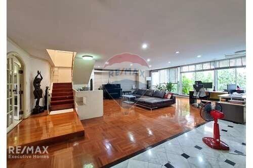 Rare Find! 4+1Bed Pet-Friendly Duplex Penthouse in Phromphong