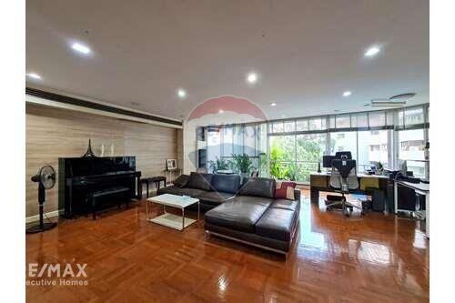 Rare Find! 4+1Bed Pet-Friendly Duplex Penthouse in Phromphong