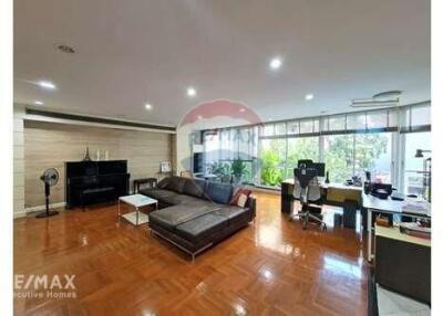 Rare Find! 4+1Bed Pet-Friendly Duplex Penthouse in Phromphong