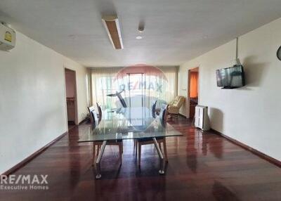 Spacious Renovated Condo Unit in Asoke - Customize to Your Style