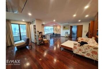 Spacious Renovated Condo Unit in Asoke - Customize to Your Style