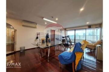 Spacious Renovated Condo Unit in Asoke - Customize to Your Style