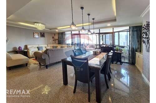 Spacious 3-Bed Condo with Maid