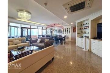 Spacious 3-Bed Condo with Maid