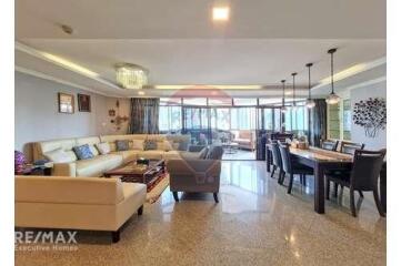 Spacious 3-Bed Condo with Maid