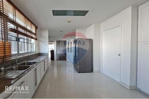 Spacious 4-Bedroom Condo with Maid