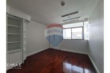 Spacious 4-Bedroom Condo with Maid