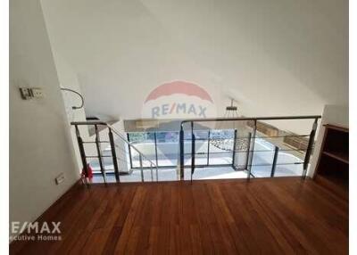 Penthouse with Spacious Balcony and Exceptional Ventilation