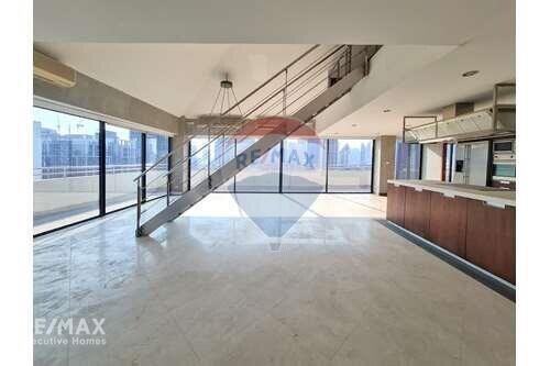 Penthouse with Spacious Balcony and Exceptional Ventilation