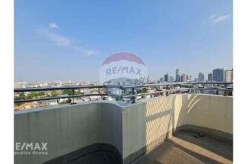 Penthouse with Spacious Balcony and Exceptional Ventilation