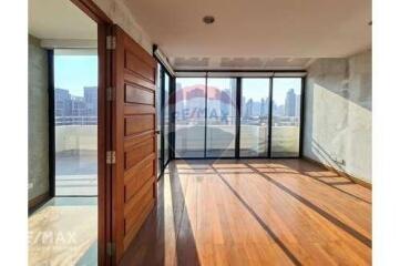 Penthouse with Spacious Balcony and Exceptional Ventilation