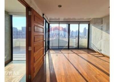 Penthouse with Spacious Balcony and Exceptional Ventilation