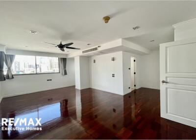 Good view with Benjakitti Park view, newly renovated with 4 bedrooms+Maid