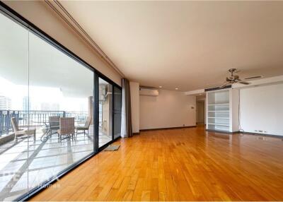 Spacious and Pet-Friendly: 3+1 Bedroom  with a Large Living Room, Expansive Balcony, and Easy Access to BTS.
