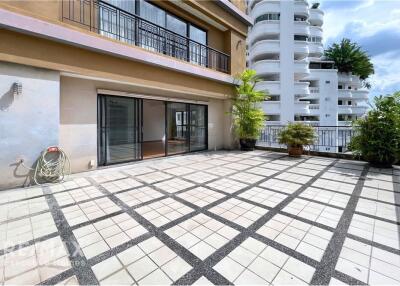 Spacious and Pet-Friendly: 3+1 Bedroom  with a Large Living Room, Expansive Balcony, and Easy Access to BTS.
