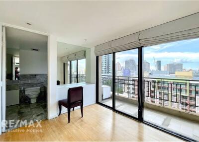 Spacious 400 sqm Fully Furnished 3-Bedroom Apartment in Prime Location, Just Minutes Away from BTS