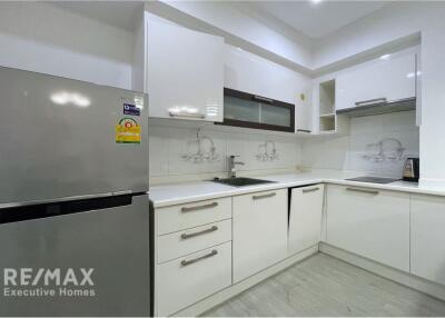 Spacious modern condominium  5-bedroom, ideal for families close to Promphong BTS.