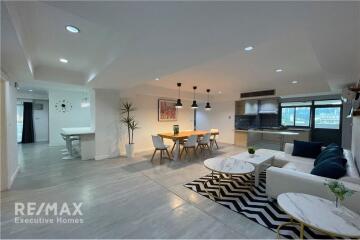 Spacious modern condominium  5-bedroom, ideal for families close to Promphong BTS.