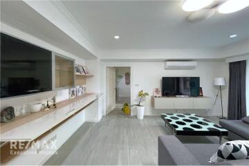 Spacious modern condominium  5-bedroom, ideal for families close to Promphong BTS.