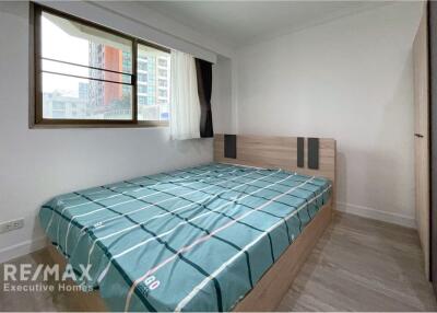 Spacious modern condominium  5-bedroom, ideal for families close to Promphong BTS.