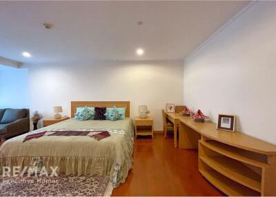 Pet-friendly furnished 3-bedroom near BTS with great location.