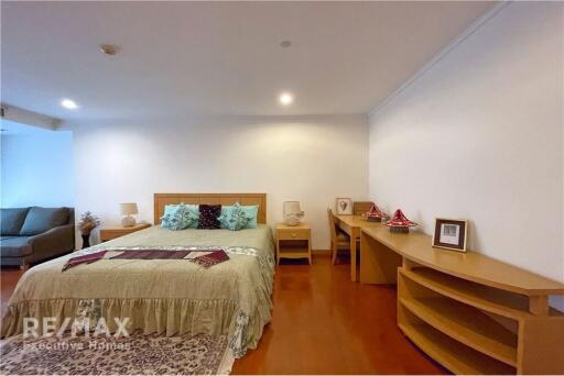 Pet-friendly furnished 3-bedroom near BTS with great location.