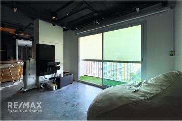 Modern Loft-Style Living in Prime Thonglor: 3+1 Bedroom Corner Unit.
