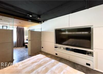 Modern Loft-Style Living in Prime Thonglor: 3+1 Bedroom Corner Unit.