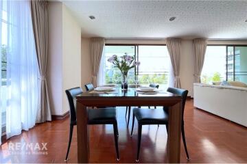 Newly Renovated Pet Friendly 2-bedrooms large balcony with big garden in Thong lor.