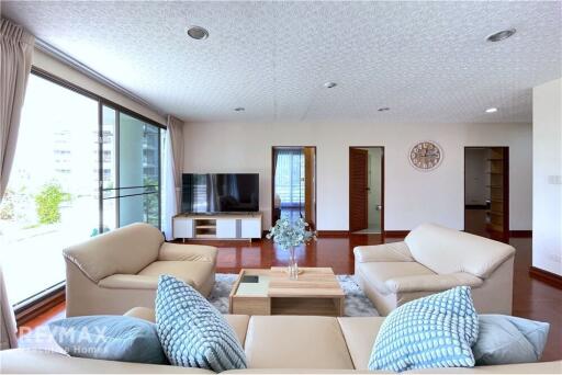 Newly Renovated Pet Friendly 2-bedrooms large balcony with big garden in Thong lor.