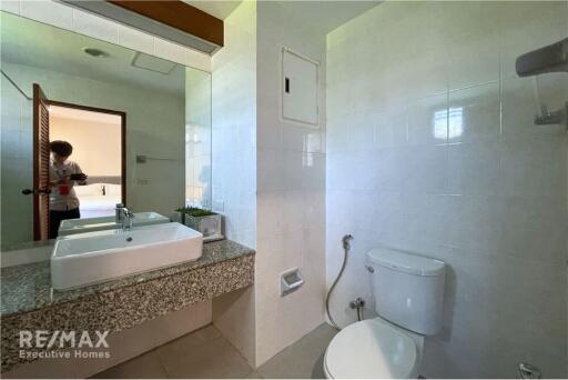 Newly Renovated Pet Friendly 2-bedrooms large balcony with big garden in Thong lor.