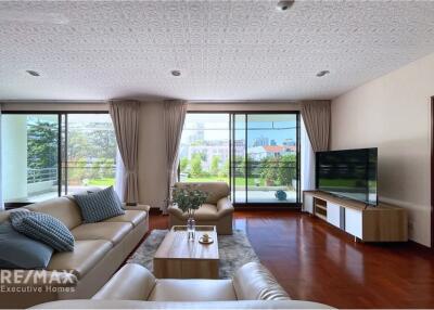 Newly Renovated Pet Friendly 2-bedrooms large balcony with big garden in Thong lor.