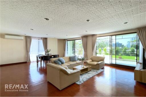 Newly Renovated Pet Friendly 2-bedrooms large balcony with big garden in Thong lor.