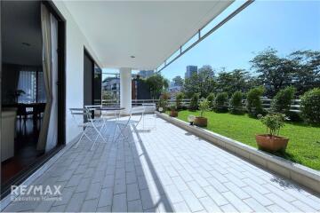 Newly Renovated Pet Friendly 2-bedrooms large balcony with big garden in Thong lor.