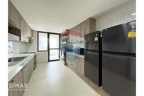 Newly renovated and new fully furnished home in Phrom Phong.