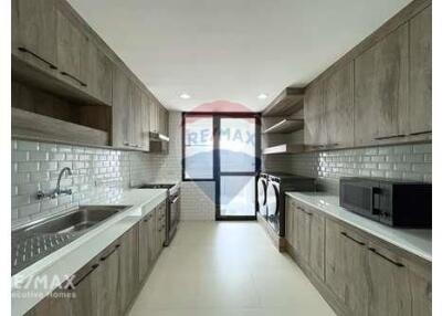 Newly renovated and new fully furnished home in Phrom Phong.