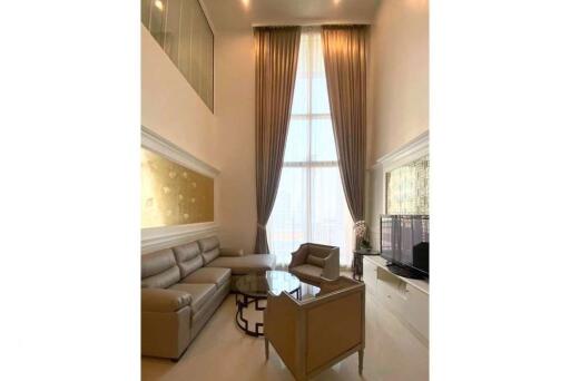 Duplex 2 bedrooms with balcony in Sathorn.