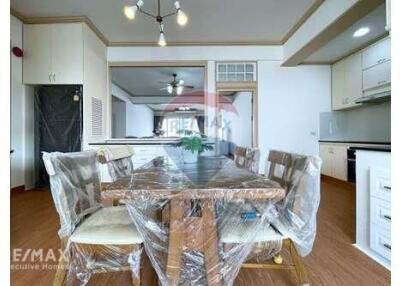 Newly Renovated  3-bedrooms large balcony with garden in Thong lor.