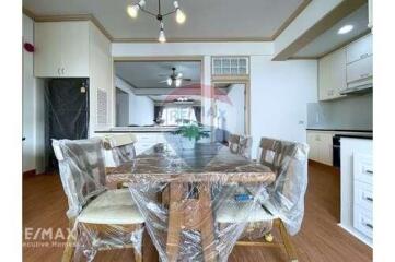 Newly Renovated  3-bedrooms large balcony with garden in Thong lor.