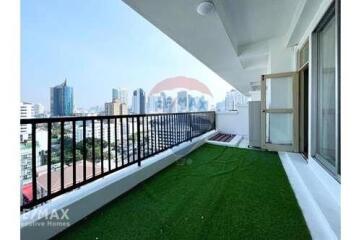 Newly Renovated  3-bedrooms large balcony with garden in Thong lor.