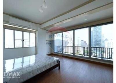 Newly Renovated  3-bedrooms large balcony with garden in Thong lor.