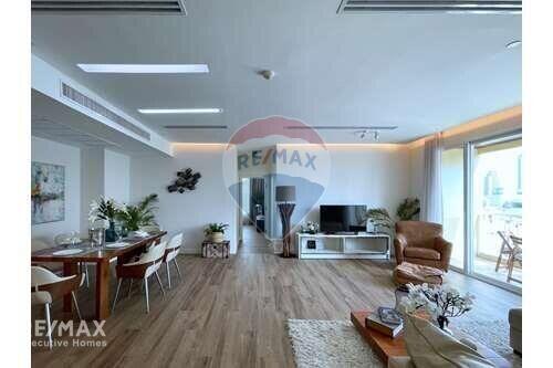 Modern fully furnished home close to Phrom Phong BTS.